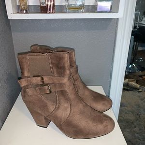 Heeled boots